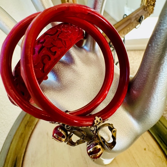 Vintage Red Asian Bangle & Large Hoop Earrings - Picture 7 of 15
